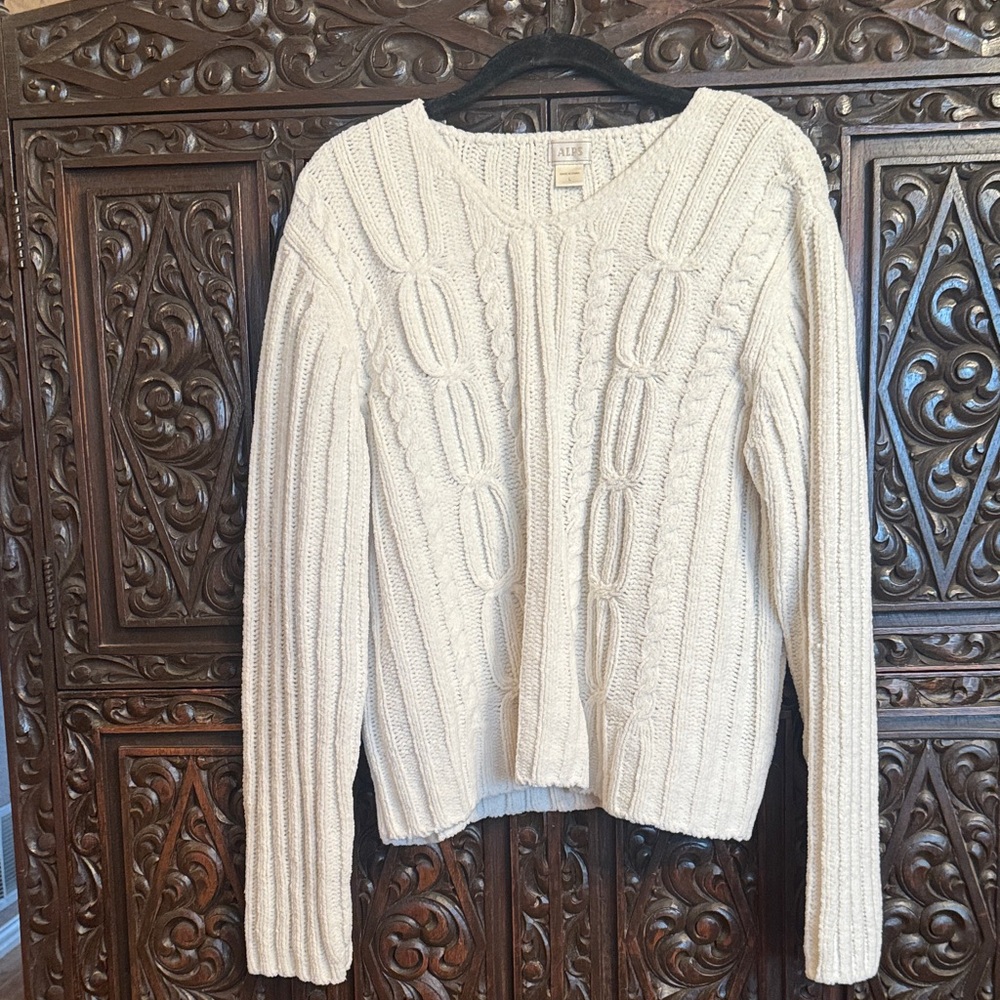 Cozy Cable Knit Sweater in Cream